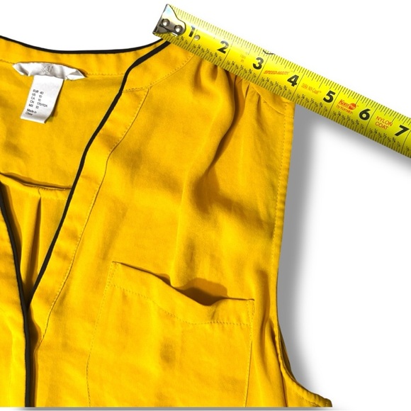 H&M Mustard Yellow w/Black Piping Sleeveless Lightweight Pleated V-Neck Blouse - Picture 10 of 16